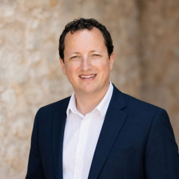 Professional headshot of Wolfgang Kerzendorf